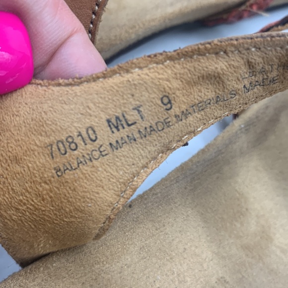 Minnetonka Tan Red Braided 3 Metal medallion Sandals Size 9 Model 70810. MCS3732 - Picture 6 of 8